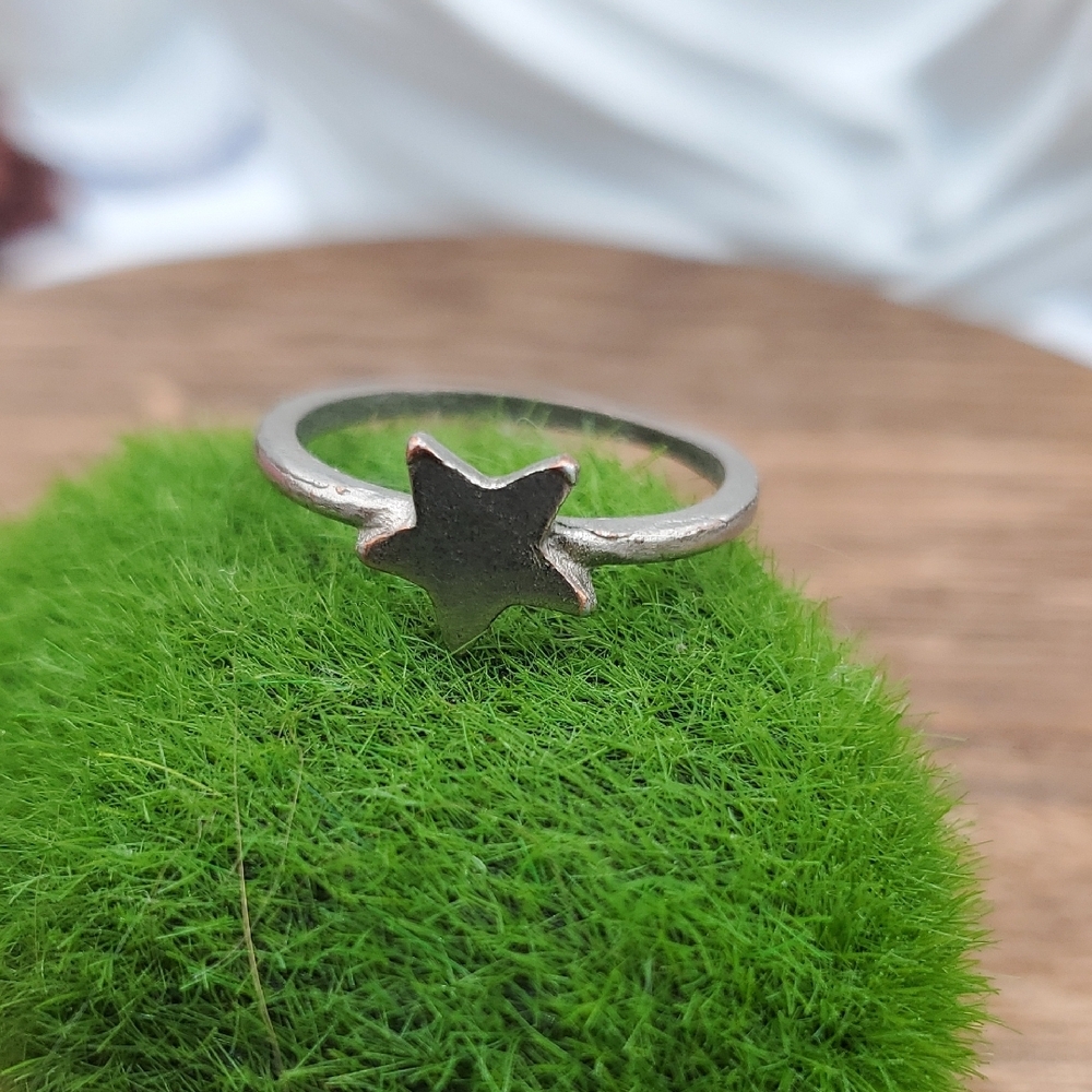 Silver Star Ring - Simple Sterling Starband Size 7.5 R818